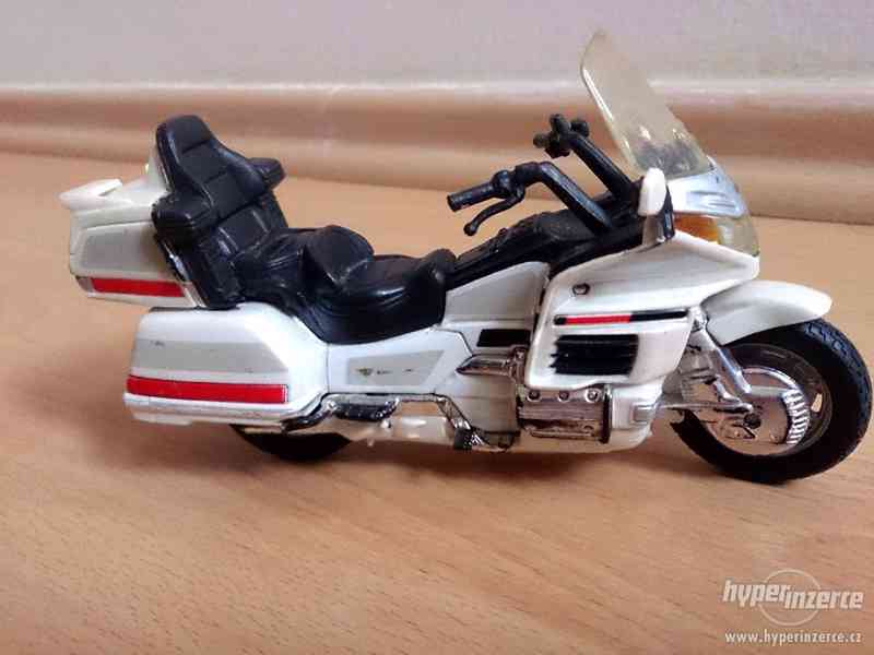 MAISTO motorka Honda 1:18 - foto 2