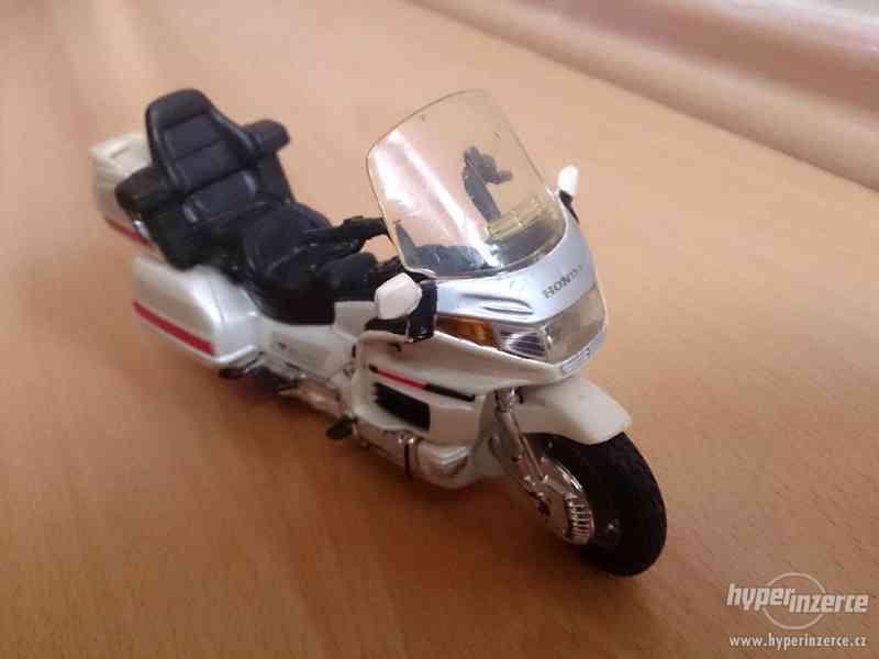 MAISTO motorka Honda 1:18 - foto 3