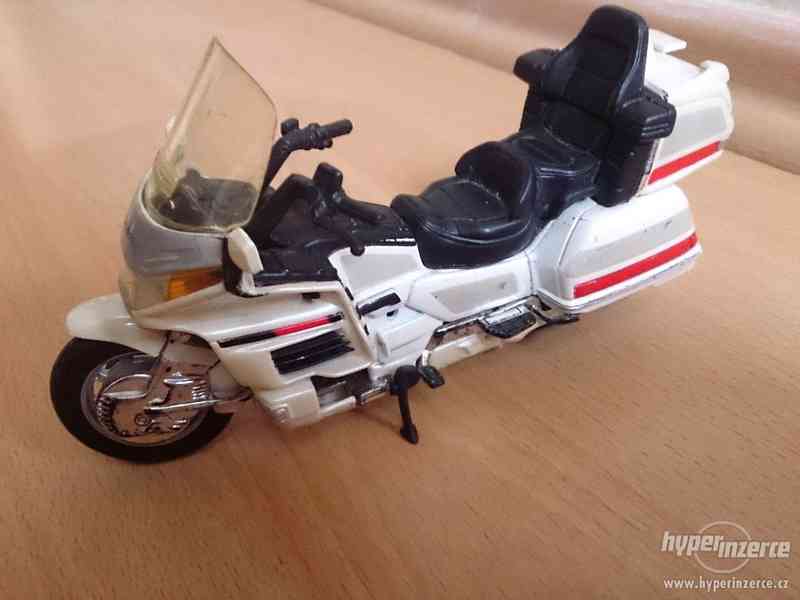 MAISTO motorka Honda 1:18 - foto 4