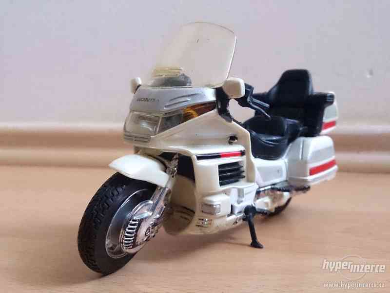 MAISTO motorka Honda 1:18 - foto 8