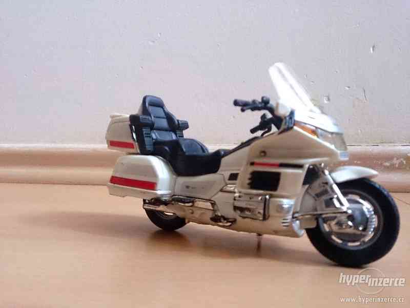 MAISTO motorka Honda 1:18 - foto 9