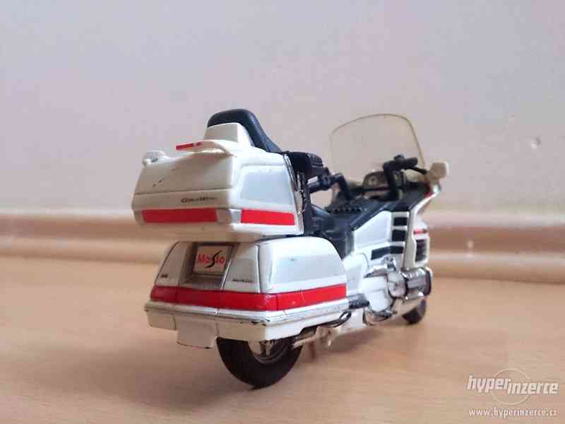 MAISTO motorka Honda 1:18 - foto 11