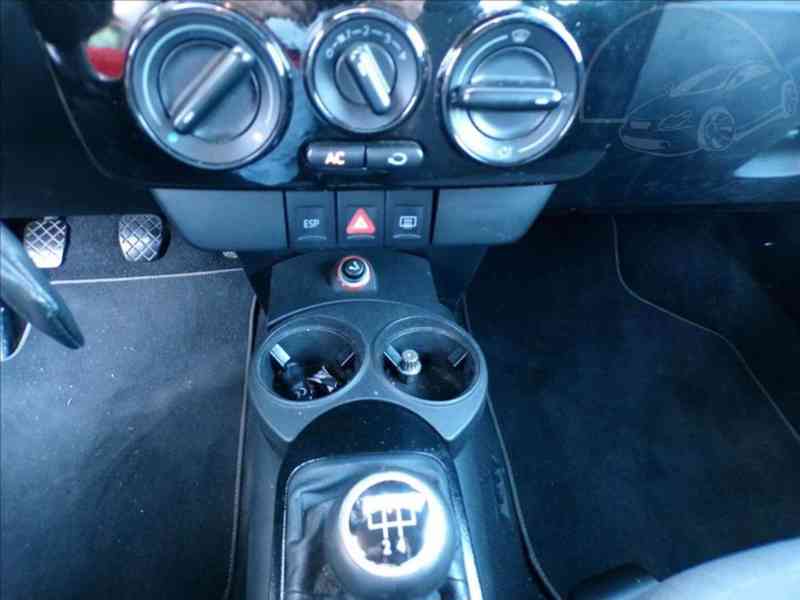 Volkswagen New Beetle 1,6 i KLIMATIZACE - foto 7