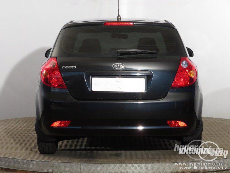 Kia Ceed 1.4 i 80kW 1.4, benzín, r.v. 2008, el. okna, centrál, klima - foto 9