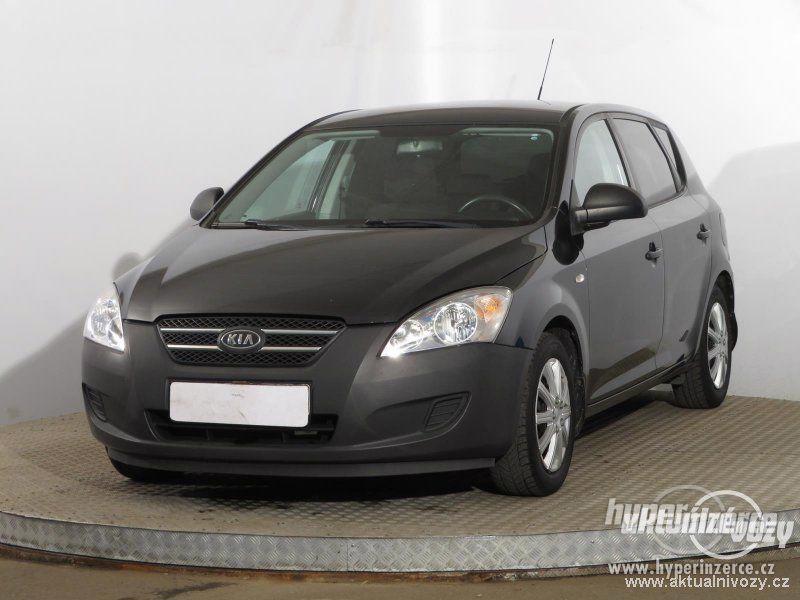 Kia Ceed 1.4 i 80kW 1.4, benzín, r.v. 2008, el. okna, centrál, klima - foto 10
