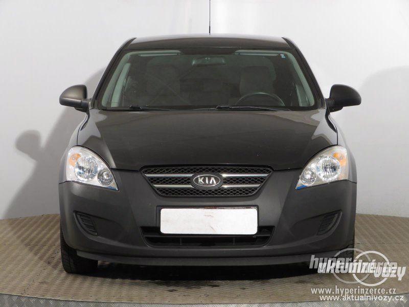 Kia Ceed 1.4 i 80kW 1.4, benzín, r.v. 2008, el. okna, centrál, klima - foto 16