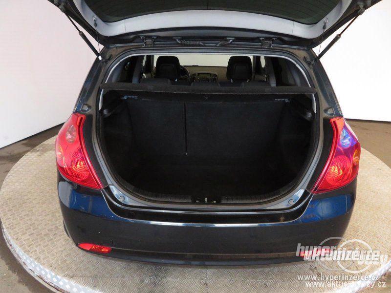 Kia Ceed 1.4 i 80kW 1.4, benzín, r.v. 2008, el. okna, centrál, klima - foto 17