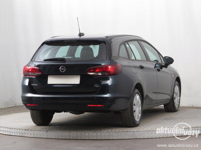 Opel Astra 1.6, nafta, rok 2017 - foto 2