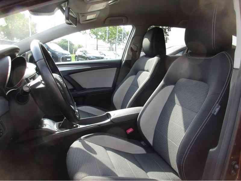 Toyota Avensis Touring Sports 1.8i Business Edition benzín 1 - foto 20