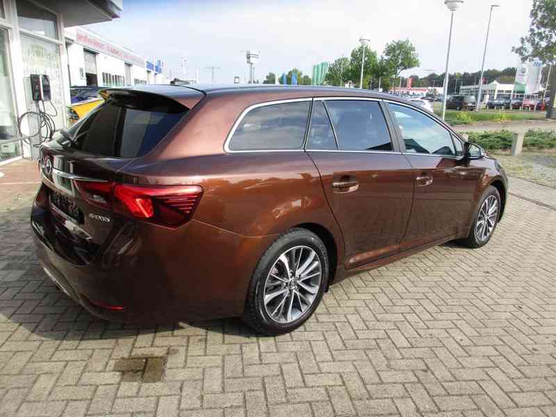 Toyota Avensis Touring Sports 1.8i Business Edition benzín 1 - foto 10