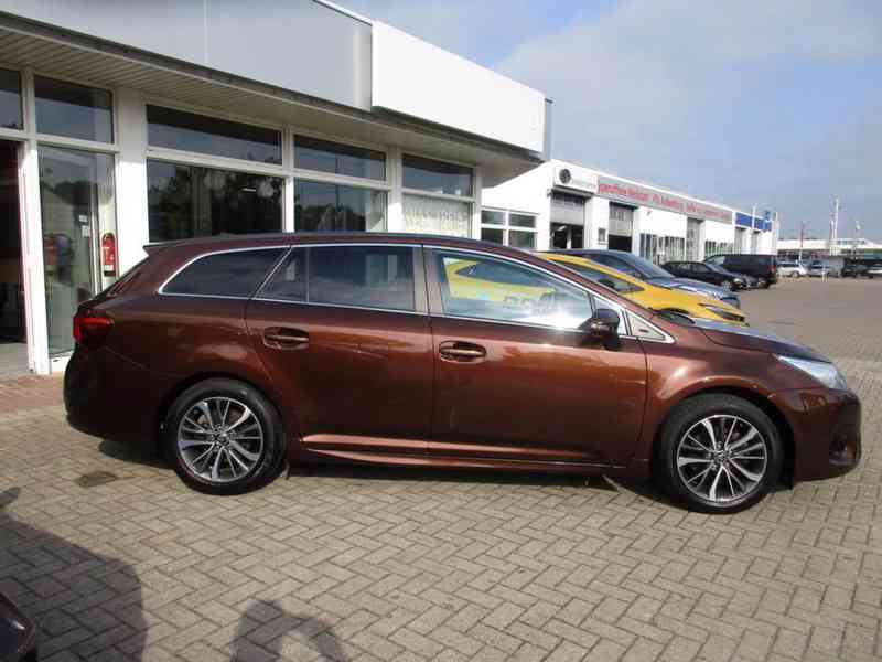 Toyota Avensis Touring Sports 1.8i Business Edition benzín 1 - foto 2