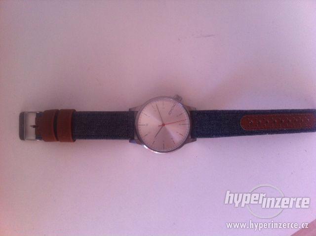 Unisex hodinky s denimovým řemínkem Komono Winston Heritage - foto 2