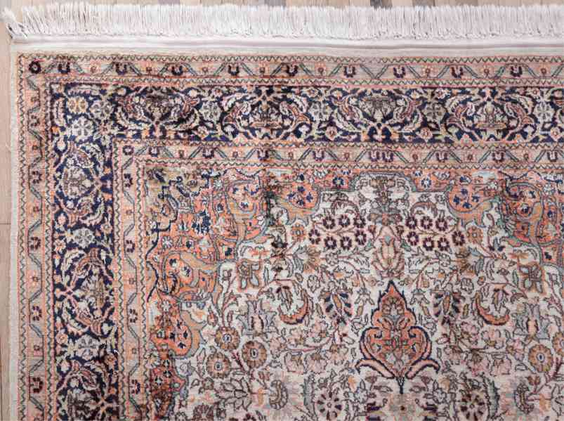 Hedvábný koberec z Kašmíru 207 X 123 cm - foto 3