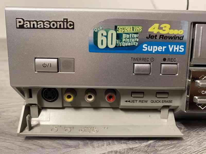 S-VHS videorekordér Panasonic NV-SV121 s TBC a 3D DNR  - foto 3