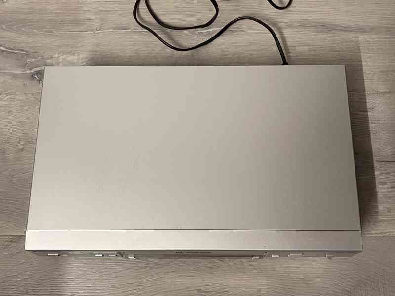 S-VHS videorekordér Panasonic NV-SV121 s TBC a 3D DNR  - foto 6