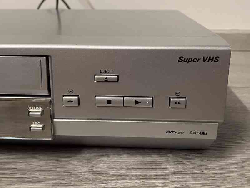 S-VHS videorekordér Panasonic NV-SV121 s TBC a 3D DNR  - foto 5