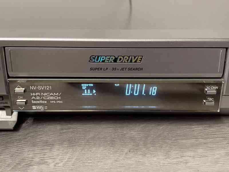 S-VHS videorekordér Panasonic NV-SV121 s TBC a 3D DNR  - foto 4