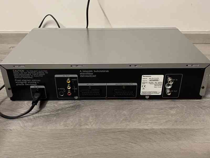 S-VHS videorekordér Panasonic NV-SV121 s TBC a 3D DNR  - foto 7