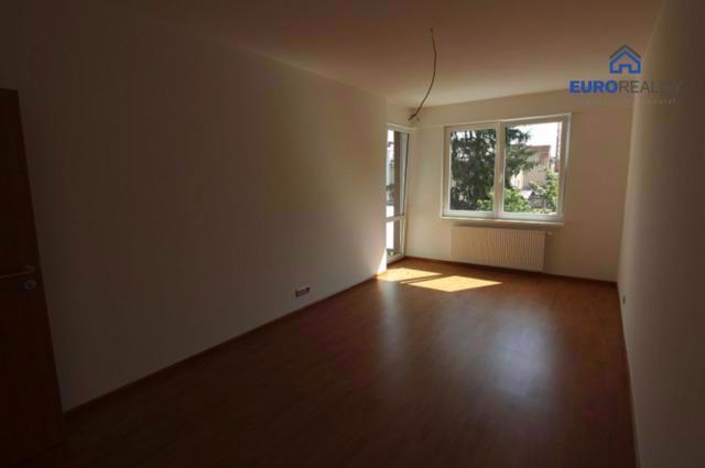 Prodej, byt 2+kk, ul. Jungmannova, Tachov, balkon, garáž - foto 7