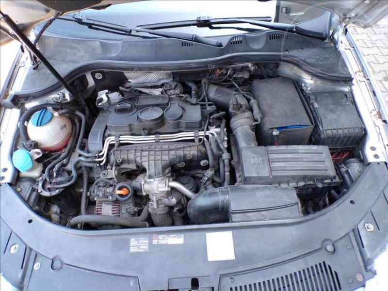 Volkswagen Passat 2,0 TDI DSG,XENON,TAŽNÉ,NAVI-HNED ODJÍŽDÍT - foto 17