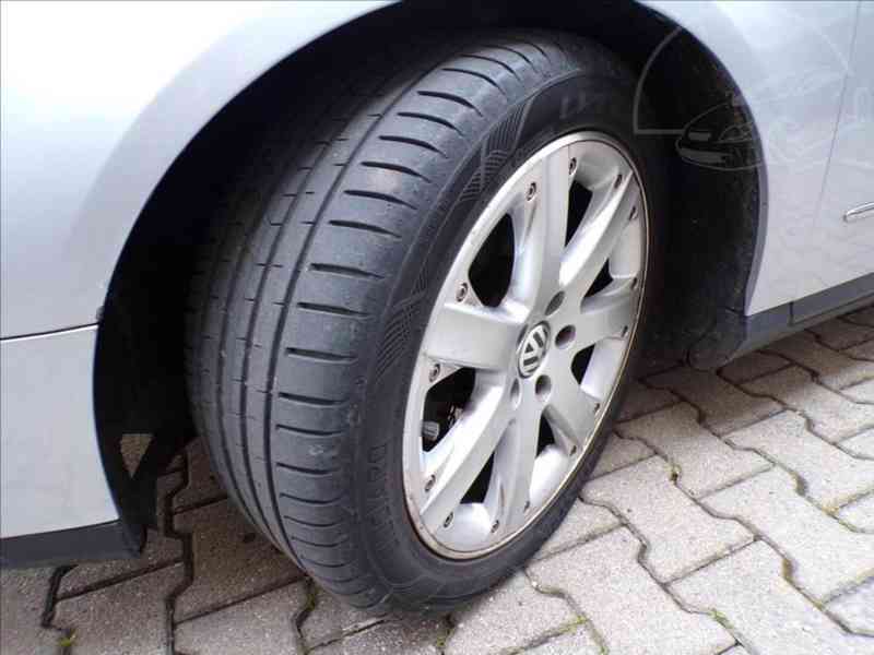 Volkswagen Passat 2,0 TDI DSG,XENON,TAŽNÉ,NAVI-HNED ODJÍŽDÍT - foto 18