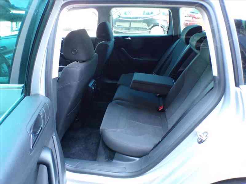 Volkswagen Passat 2,0 TDI DSG,XENON,TAŽNÉ,NAVI-HNED ODJÍŽDÍT - foto 9