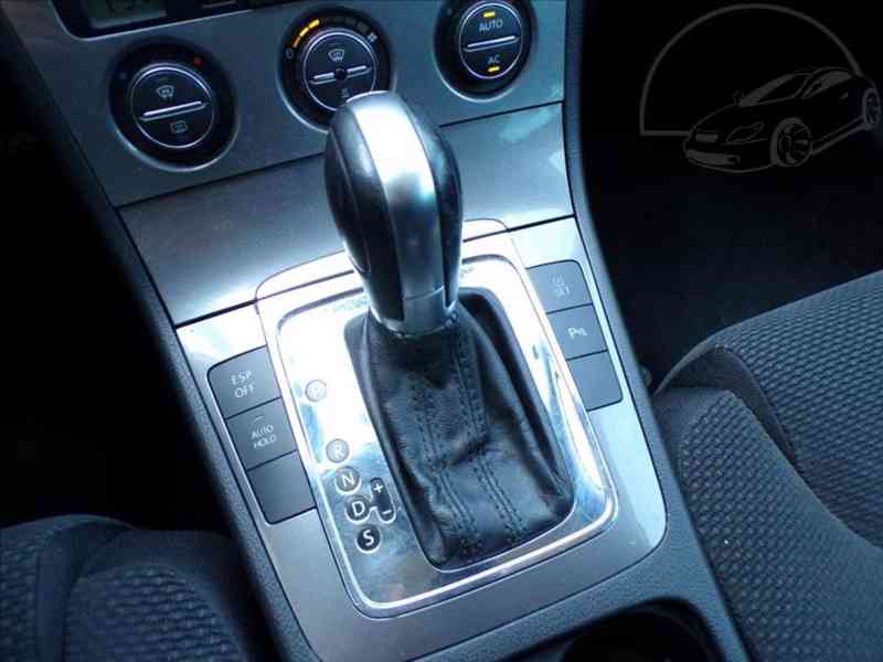 Volkswagen Passat 2,0 TDI DSG,XENON,TAŽNÉ,NAVI-HNED ODJÍŽDÍT - foto 7