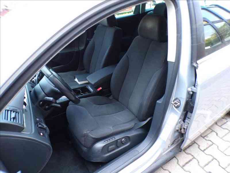 Volkswagen Passat 2,0 TDI DSG,XENON,TAŽNÉ,NAVI-HNED ODJÍŽDÍT - foto 8
