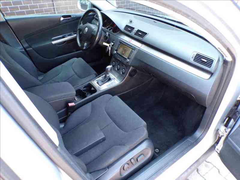 Volkswagen Passat 2,0 TDI DSG,XENON,TAŽNÉ,NAVI-HNED ODJÍŽDÍT - foto 13