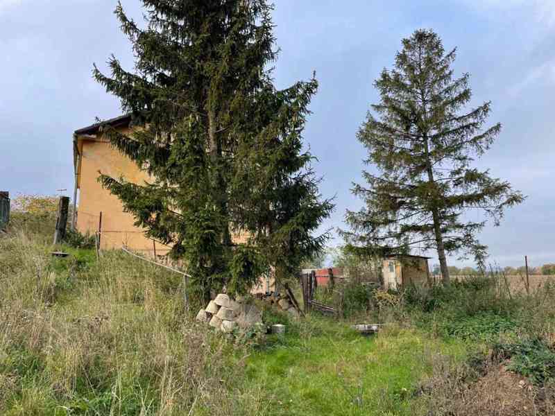 Prodej pozemku 858 m2 s drážním domkem - Křižanovice u Vyškova - foto 1