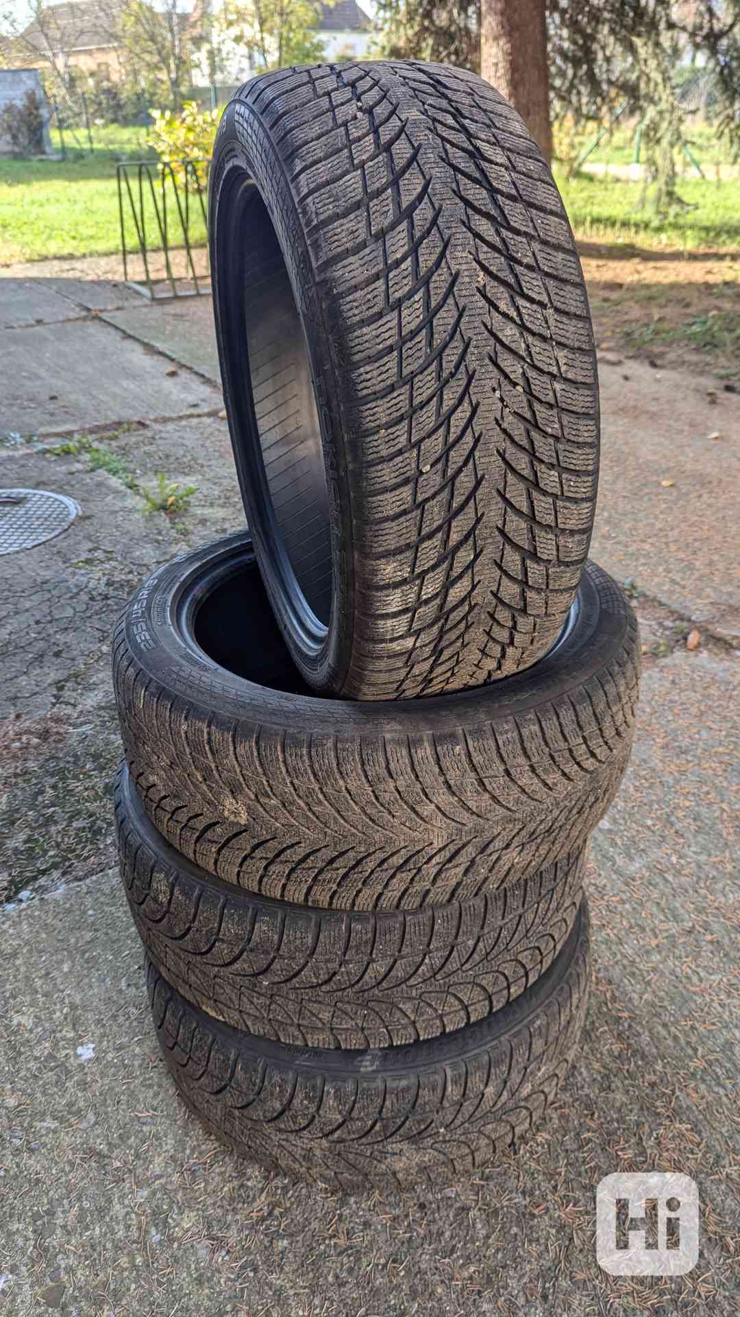 Zimní pneu 235/45R18 - foto 1