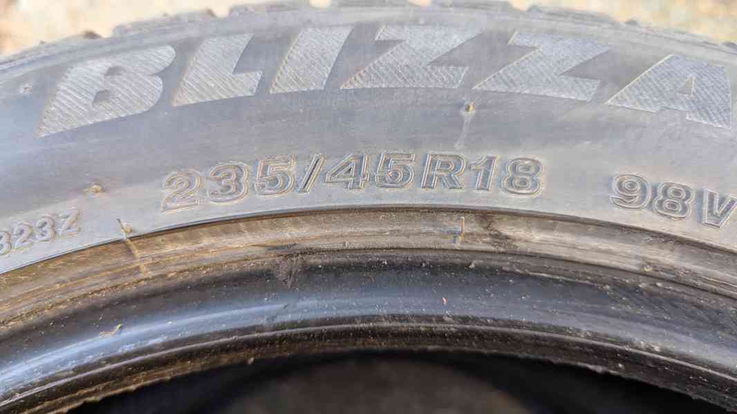 Zimní pneu 235/45R18 - foto 9