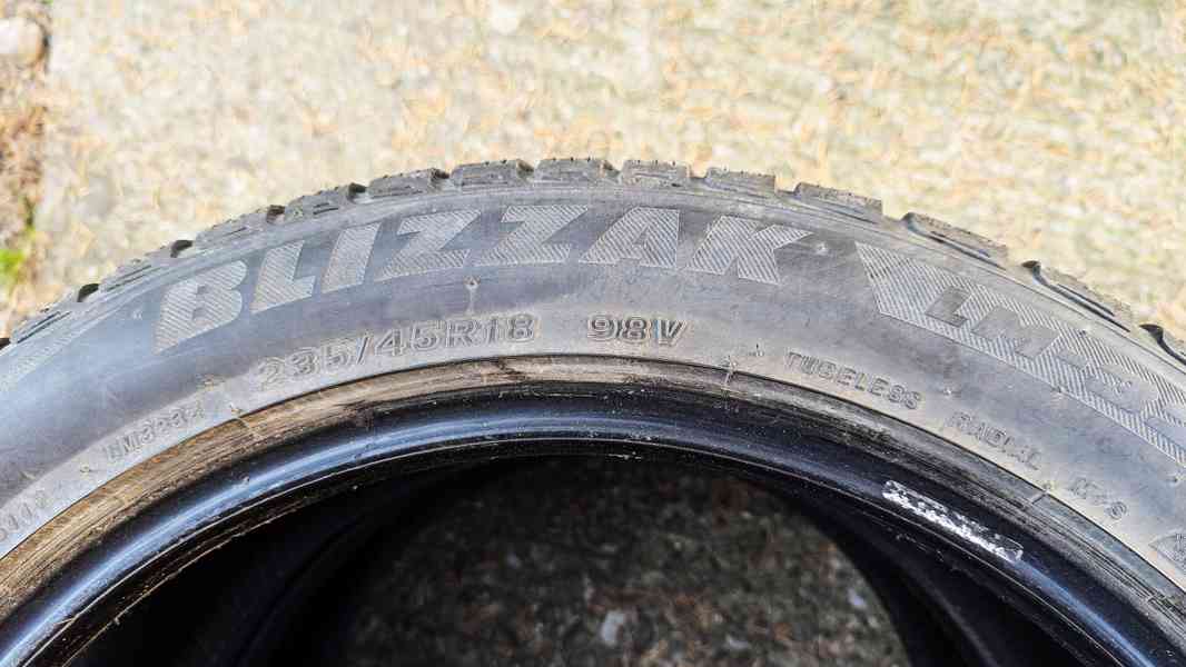 Zimní pneu 235/45R18 - foto 8