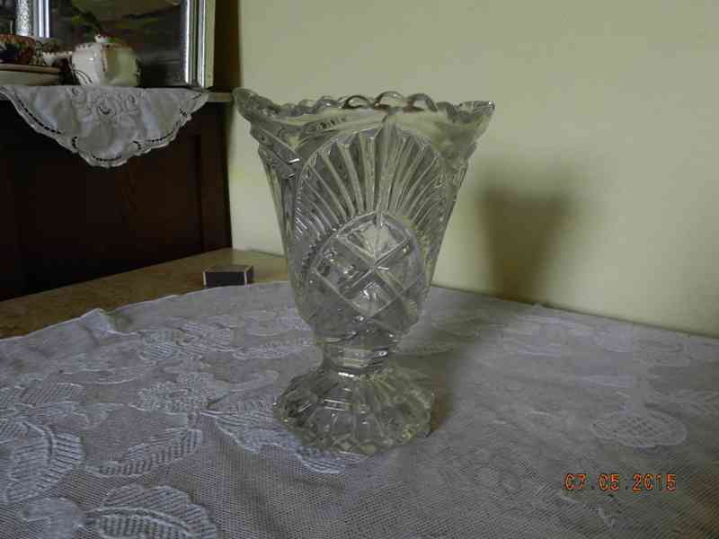 Krásná  masivní skleněná váza 21,5cm - foto 6