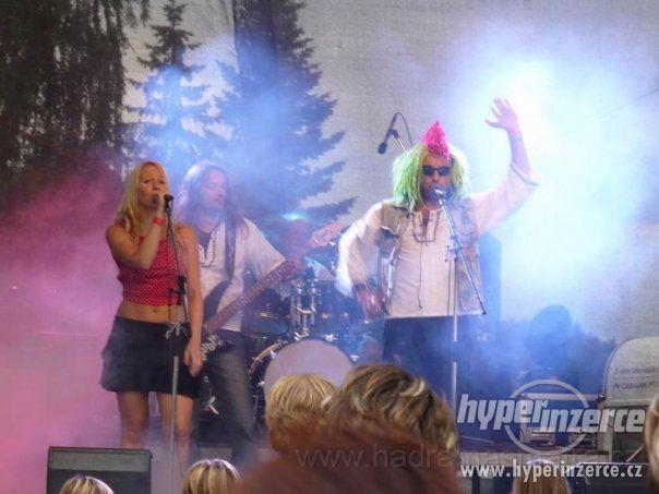Zpěvačka hledá uplatnění – ZLÍNSKÝ KRAJ - foto 3