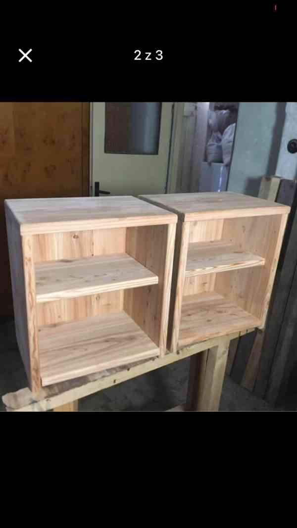 Noční stolky z modřínu 