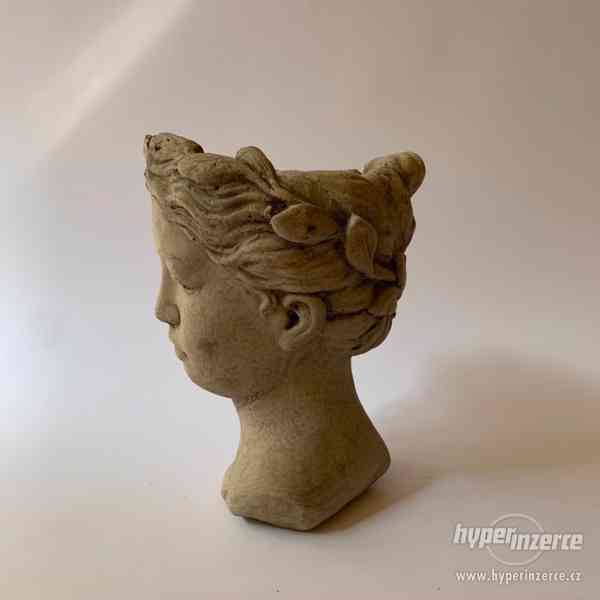 Hlava ženy - keramický obal na květináč - foto 3