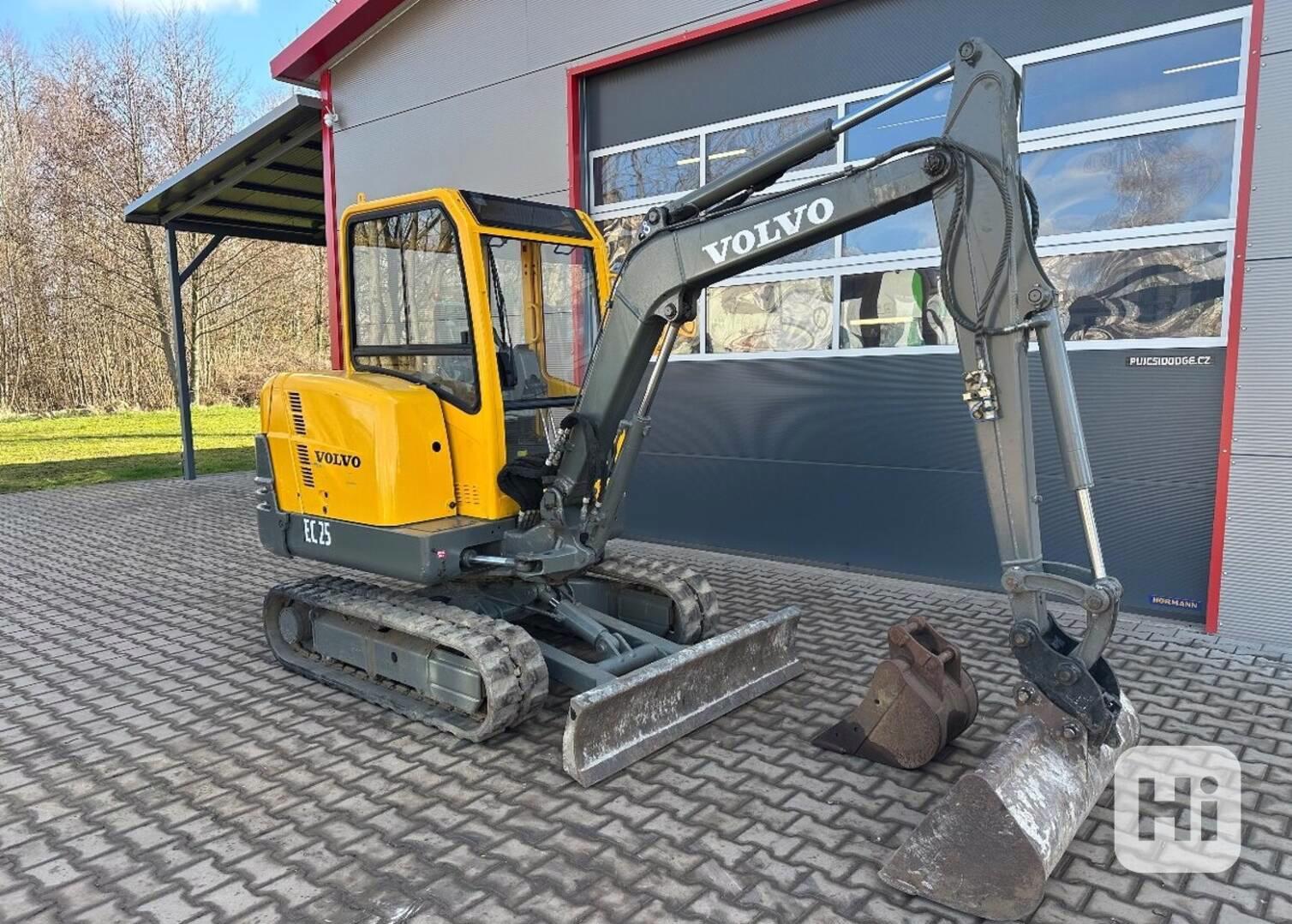 Pásové rypadlo bagr Volvo EC25 - foto 1