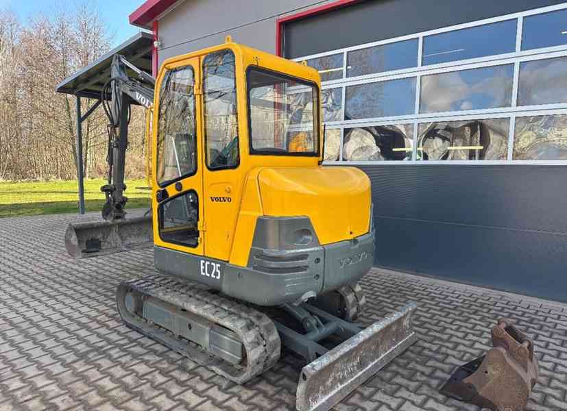 Pásové rypadlo bagr Volvo EC25 - foto 2