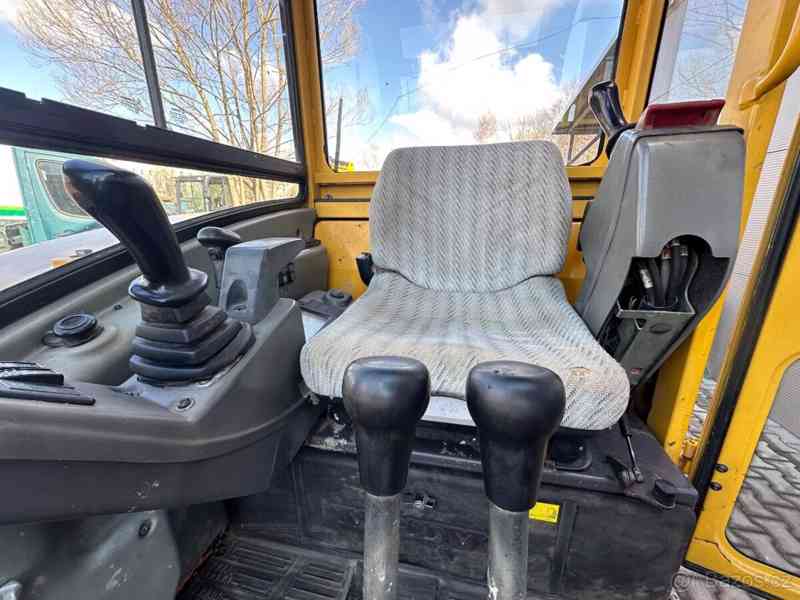 Pásové rypadlo bagr Volvo EC25 - foto 5