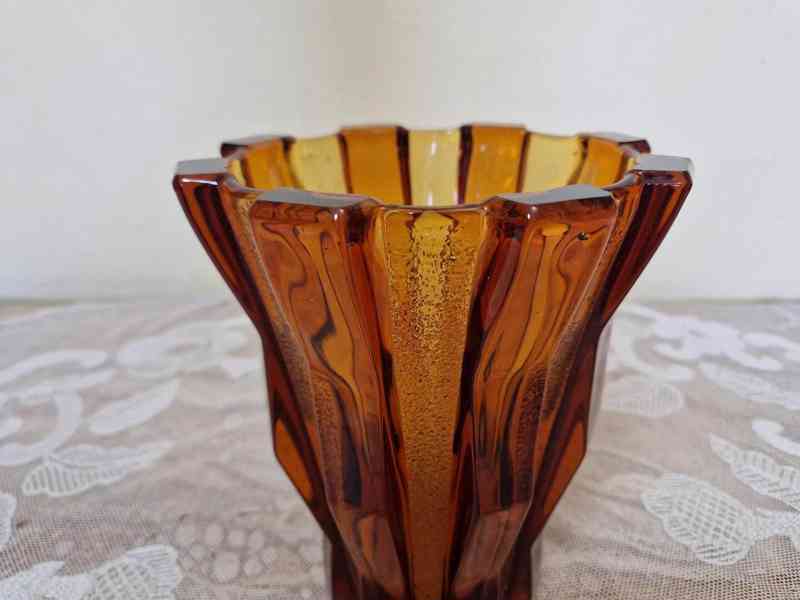 Kubistická váza Inwald Rudolf Schroter medové sklo - foto 3