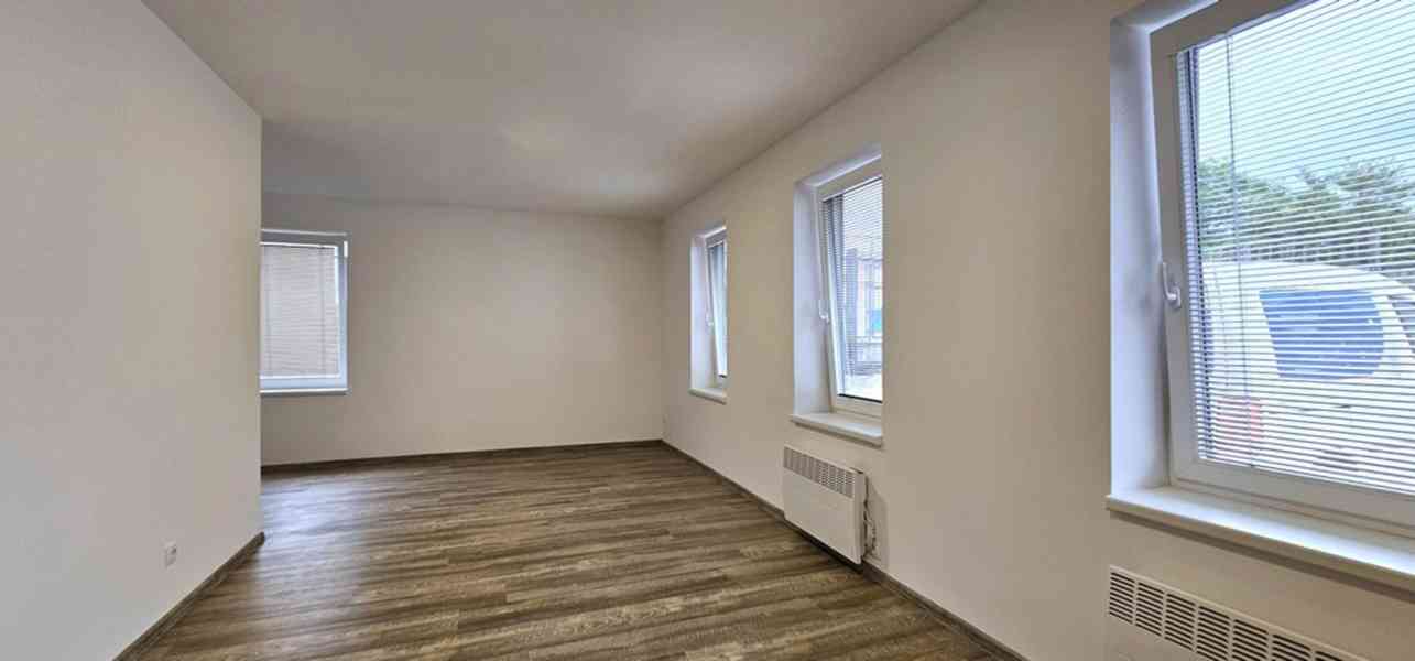 PRONÁJEM ÚTULNÉHO PROSTORNÉHO BYTU 1+KK, BRNO – MALOMĚŘICE  - foto 3