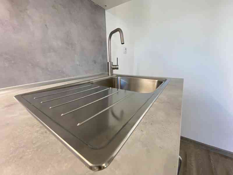 PRONÁJEM ÚTULNÉHO PROSTORNÉHO BYTU 1+KK, BRNO – MALOMĚŘICE  - foto 10