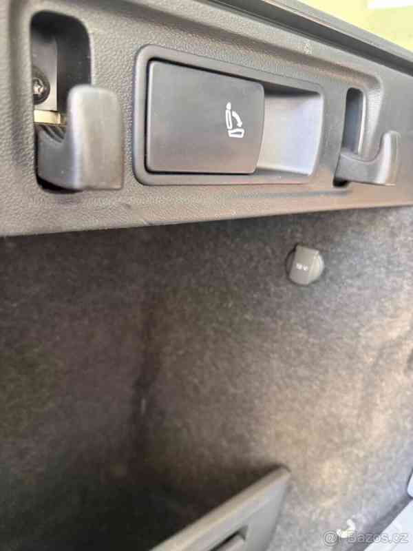 Škoda Octavia 1,6   TDI Combi - foto 16