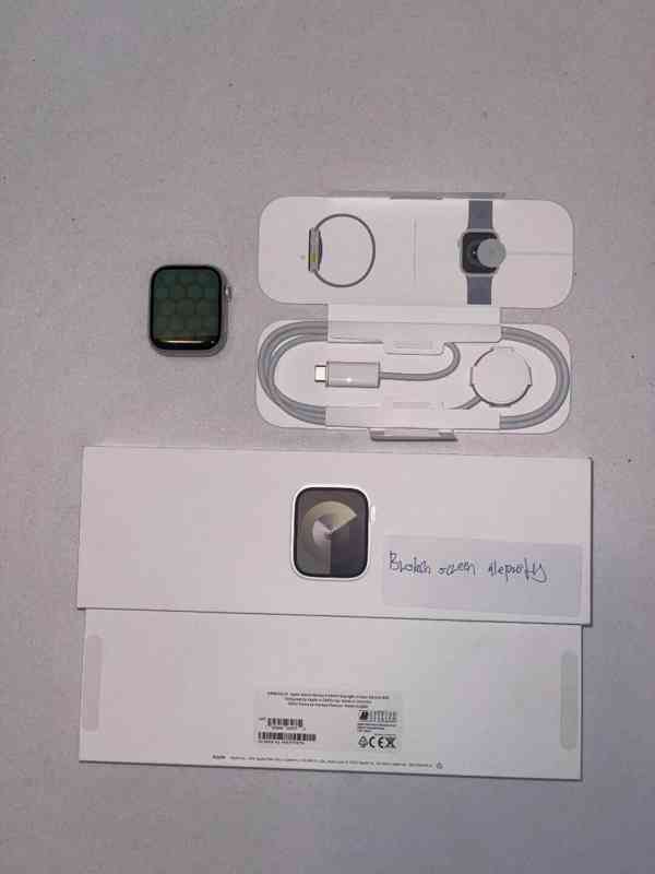 Apple Watch 9 GPS 45mm Cloud OFF vadný displej, nabíječka... - foto 2