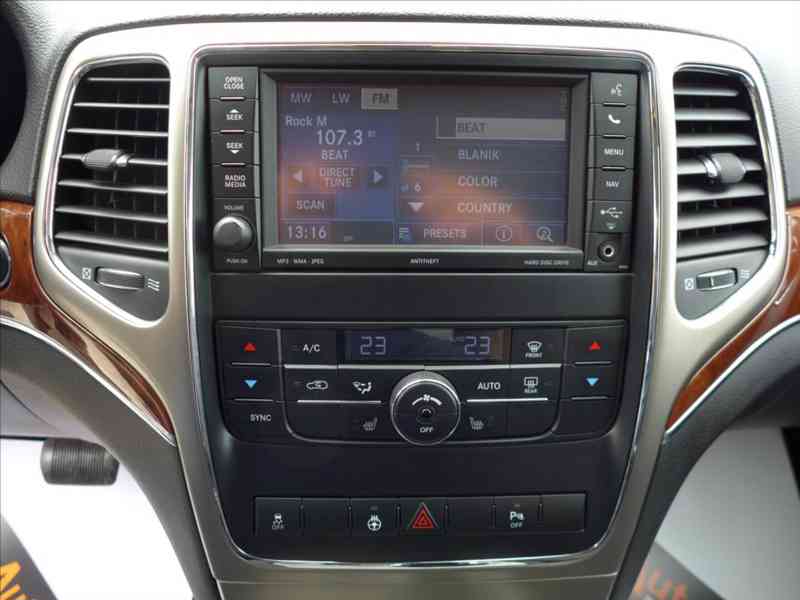 Jeep Grand Cherokee 3,0 D 4X4 - LIMITED - foto 13