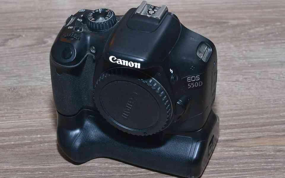 Canon EOS 550D *Full HDV*battery grip 25000 Exp - foto 6