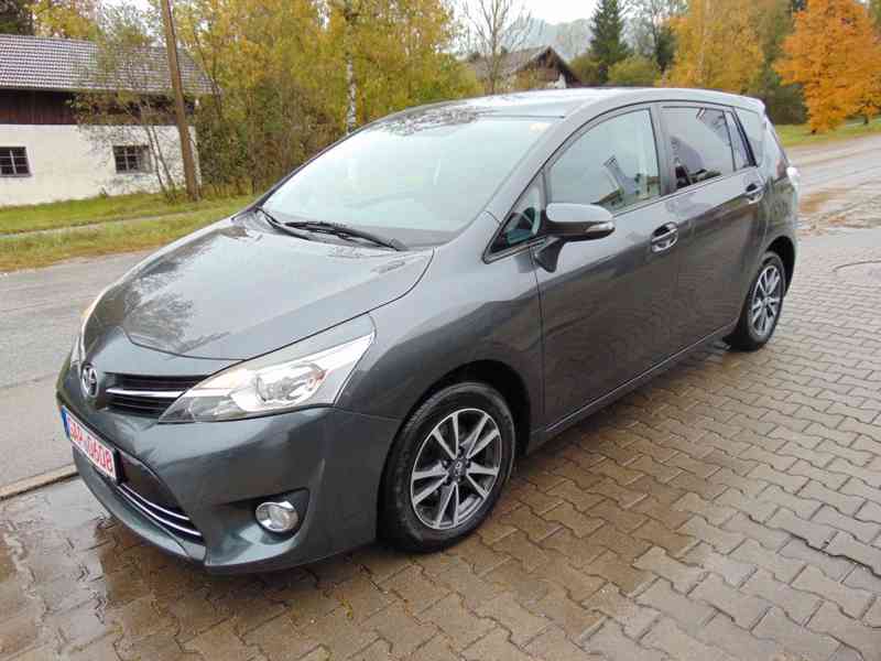 Toyota Verso 1,8i SkyView Edition benzín 108kw - foto 11