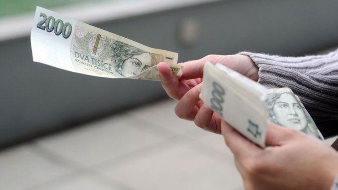 Přece vám nepošlu bankovni kartu abyste mi vybraly účet