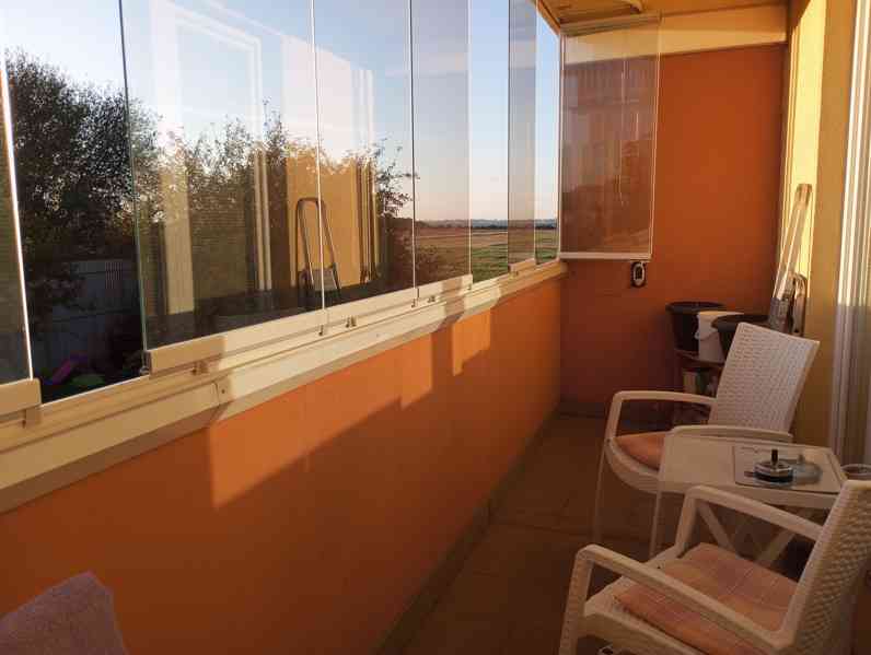 Soukromý pokoj, sdílený obývací pokoj a balkon - foto 2
